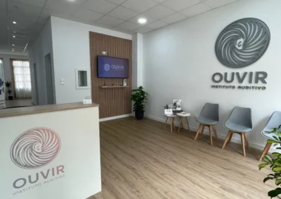 Instalaciones Ouvir instituto Auditivo - Recepción y sala de espera